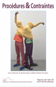 La couverture est une photographie nommée Performative Sculpture datant de 2011. Elle représente deux individus coincés dans le même vêtement