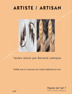 La couverture contient des photographies sur un fond unie d'un orange. Les deux photographies, respectivement dédoublées (donc quatre au total) représente des oeuvres artistiques abstraites.