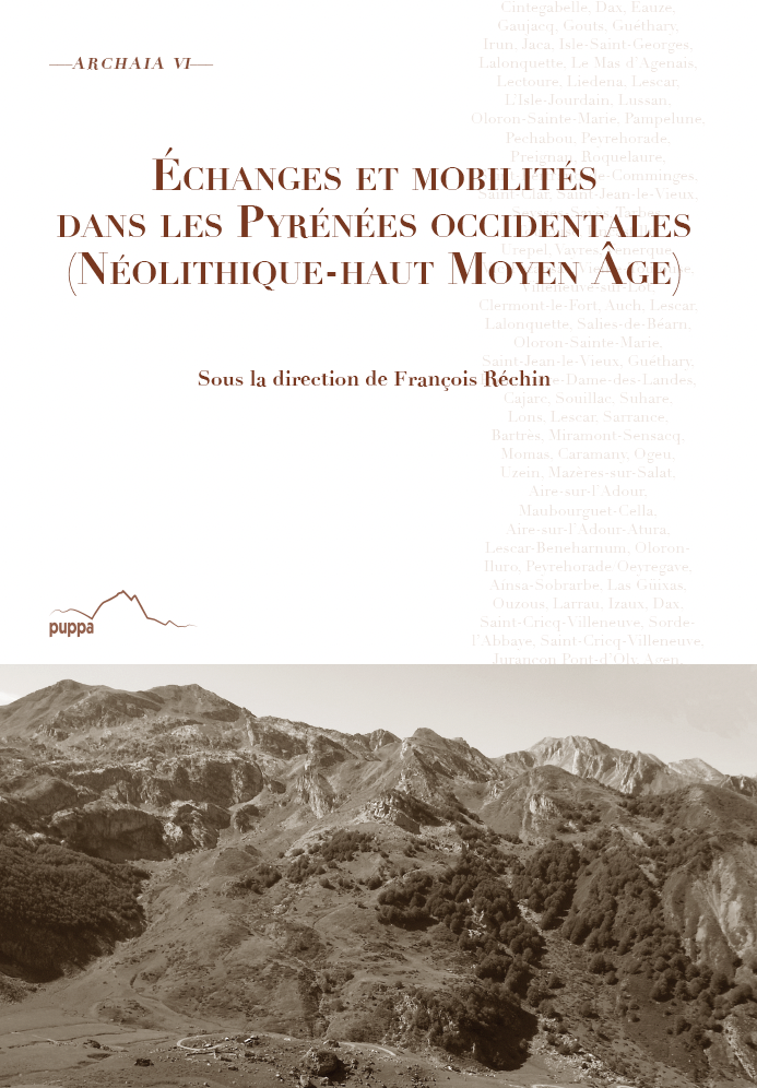 En couverture, la photographie de l'abri sous roche det Caillaü, au plateau de Lhers à Accous dans les Pyrénées-Atlantiques. L'abri contient les traces d'occupations temporaires du Néolithique au Moyen-Âge.