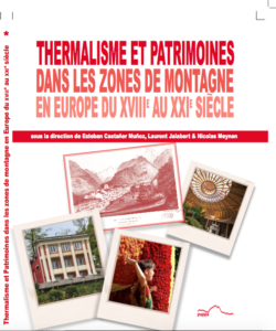 Couverture blanche avec le titre en rouge en haut. Il y a 4 photos représentant des stations thermales dans des cadres rappelant les polaroids.
